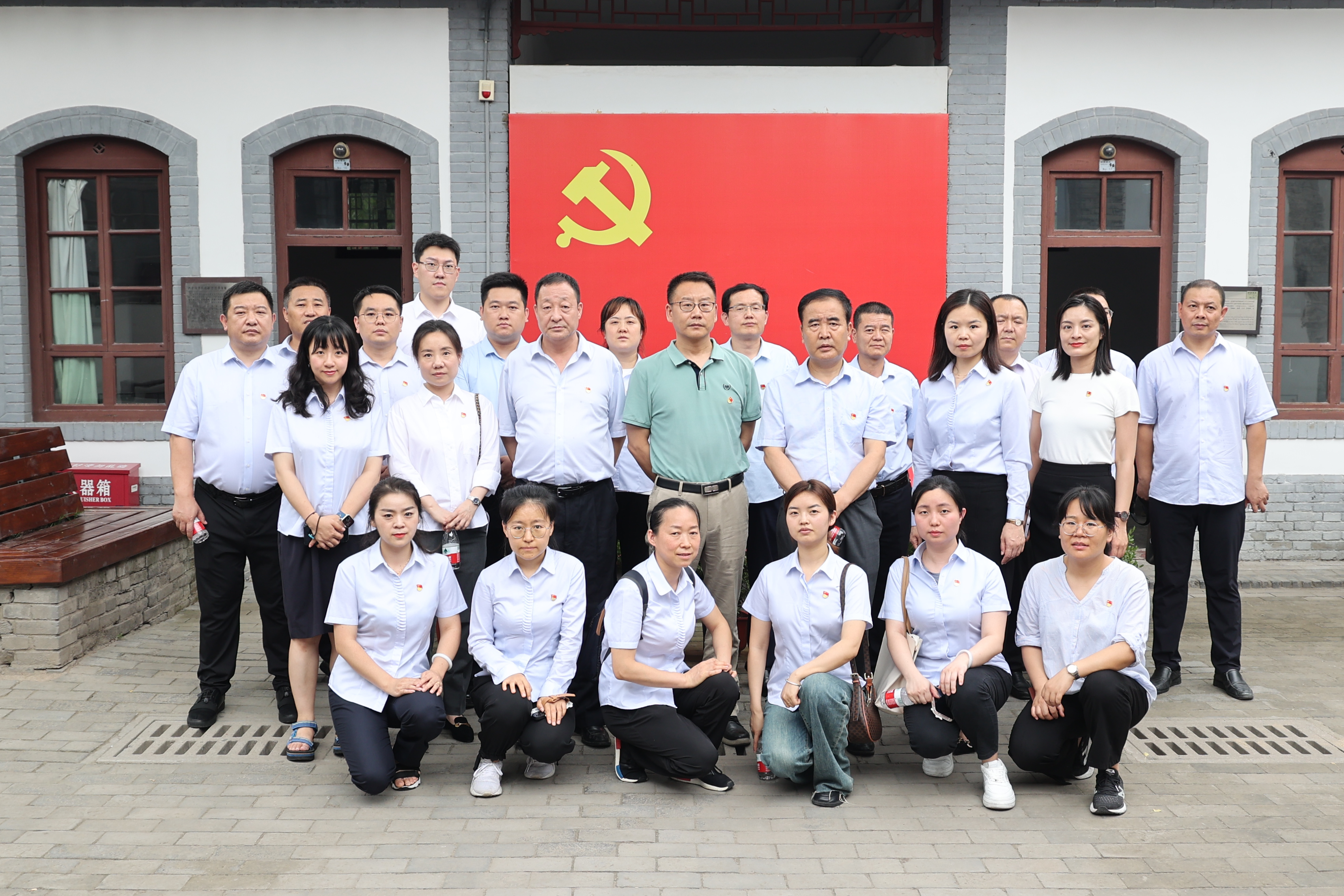 公司黨委組織開展“學(xué)黨章、悟思想、強黨性、  善作為”主題黨日活動