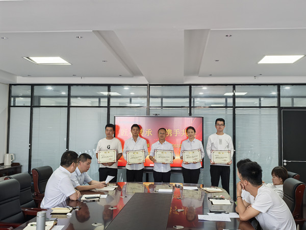 1754443783896267.jpg 師徒簽約儀式合影_副本.jpg